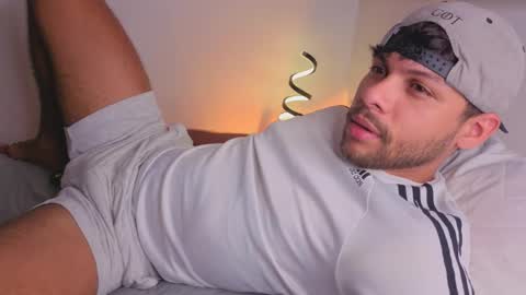 Independent       model  online show from December 18, 11:33 pm