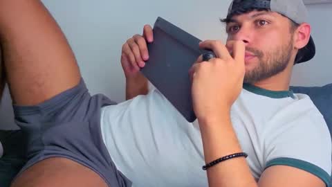 Independent       model  online show from February 4, 11:30 pm