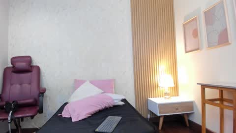 Halley Lorens online show from November 4, 9:16 pm