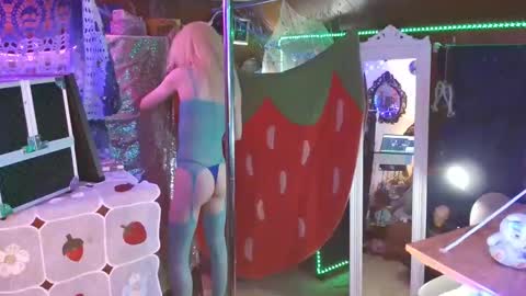 halovalentine online show from February 4, 4:15 am