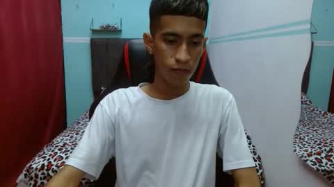 Snapshot of hamcummboy20 chatting on November 1, 5:28 am hamcummboy20 online show from November 1, 5:28 am