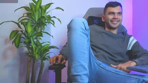 hamiltong12 online show from April 29, 3:39 pm
