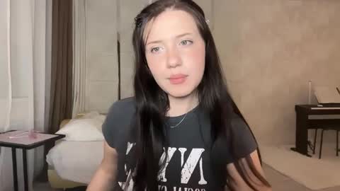 hanahwoods online show from May 22, 12:39 am