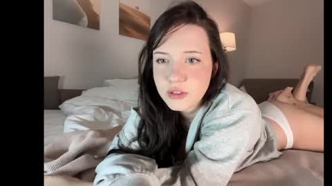 hanahwoods online show from May 28, 2:31 am