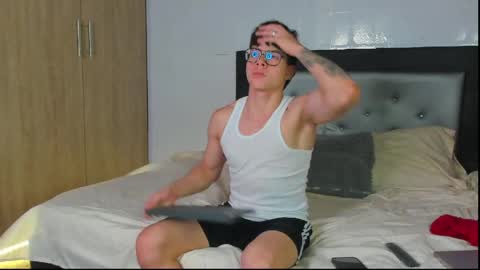 handsome_boys69 online show from April 3, 7:48 am