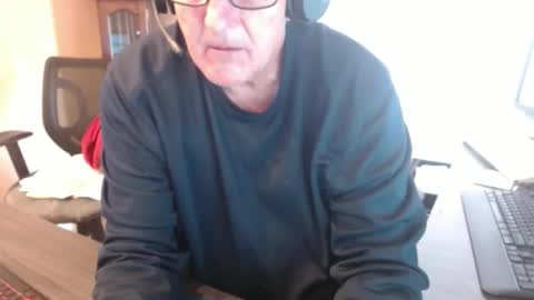 handsome_guy4u online show from April 1, 3:53 pm