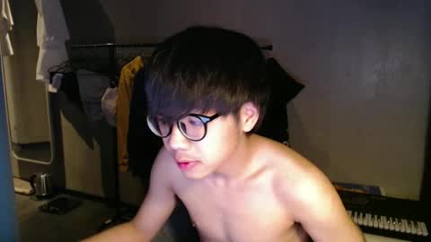 handsome_mannn online show from May 15, 1:25 am