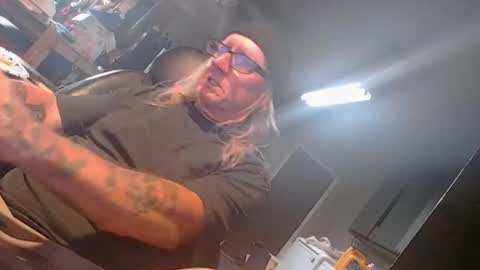 handystud33 online show from April 1, 10:38 am