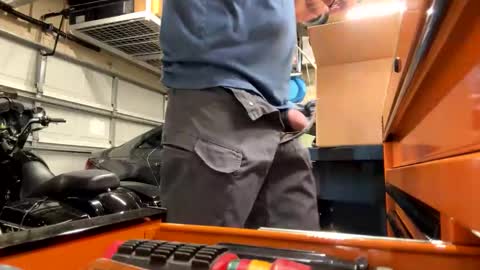 hangit0ut online show from December 8, 4:28 pm