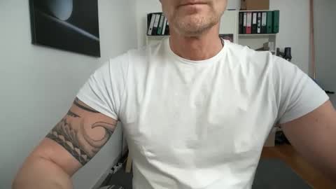 hanky online show from March 19, 1:05 pm