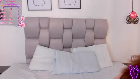 hanna__evans_ online show from November 15, 1:35 pm