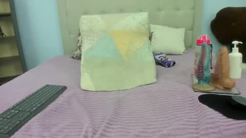 hanna_hornyx20 online show from May 7, 12:39 am
