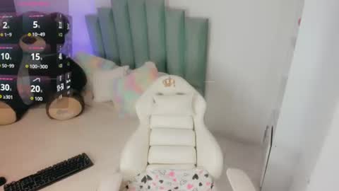 hanna_hottxx online show from June 18, 1:27 pm