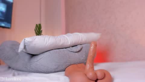 Hanna Lee online show from May 5, 3:07 pm