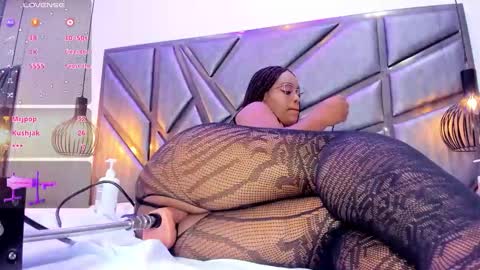 hannagatess1 online show from October 3, 2:53 am