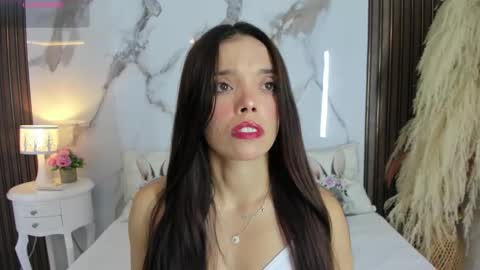 Hannahill69 online show from February 11, 5:00 am