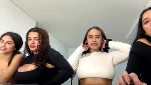 Snapshot of hannakoff chatting on January 3, 2:32 am hannakoff online show from January 3, 2:32 am