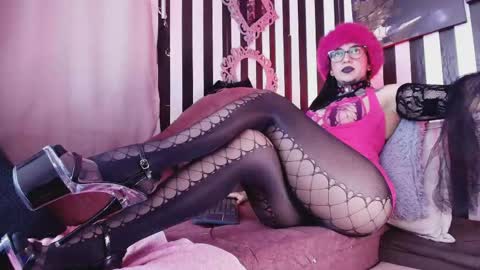 FOLLOW ME INTA MOONXMAFE online show from May 7, 11:10 pm