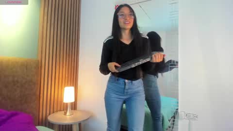 hannawen_ online show from May 9, 9:10 pm