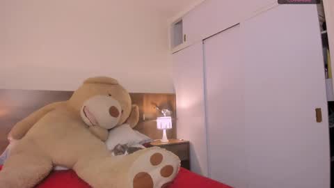 Snapshot of hanny_13 chatting on February 24, 1:35 am taylor live online show from February 24, 1:35 am