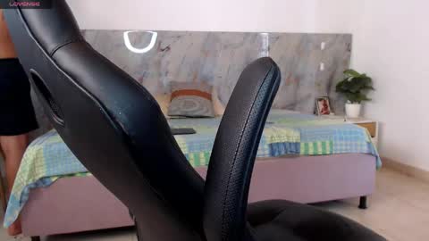 hanz_col online show from May 20, 4:57 pm