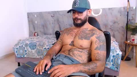 hanz_col online show from November 25, 2:21 am