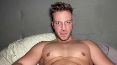 Snapshot of hanzlagerfelt chatting on October 7, 1:01 am hanzlagerfelt online show from October 7, 1:01 am