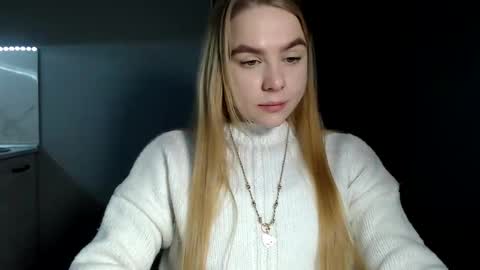 happy_fox_ online show from February 19, 9:14 pm