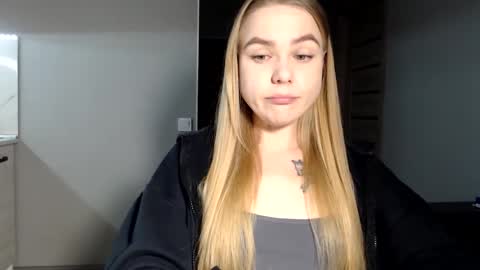 happy_fox_ online show from February 17, 4:06 pm