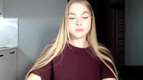 happy_fox_ online show from September 23, 9:10 pm