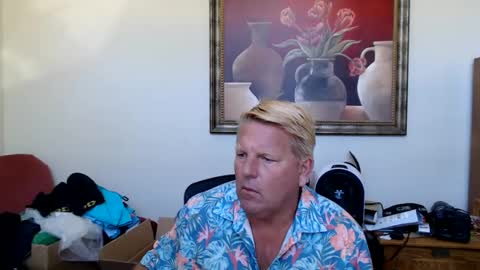 Steele and Cassie online show from June 3, 8:14 pm