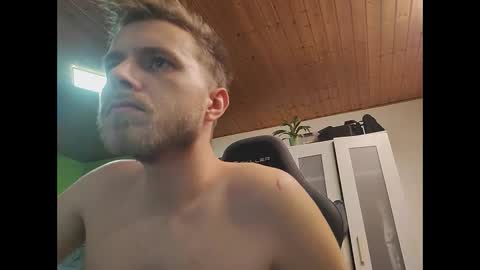 Snapshot of hardtechno_xxx chatting on January 1, 7:20 am hardtechno_xxx online show from January 1, 7:20 am