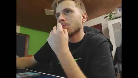 Snapshot of hardtechno_xxx chatting on December 26, 7:35 am hardtechno_xxx online show from December 26, 7:35 am