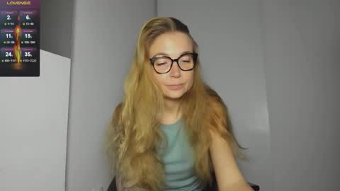 Snapshot of harley_everly chatting on September 25, 4:47 pm Tasya online show from September 25, 4:47 pm