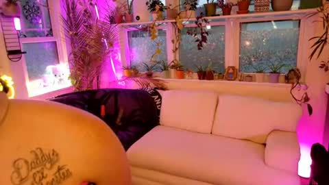 Harley Lockhart online show from June 18, 2:39 am