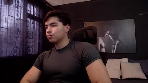 hat_guy01 online show from February 23, 8:44 pm