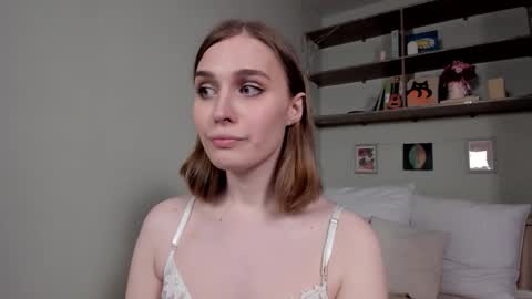 Mia online show from November 21, 7:06 am