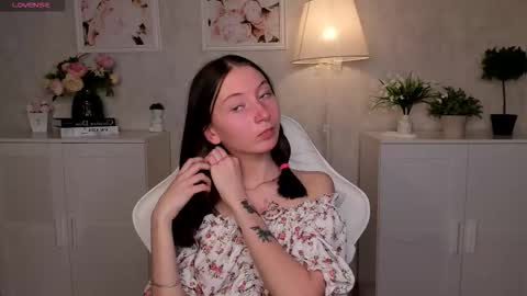 Lola online show from October 10, 9:37 am