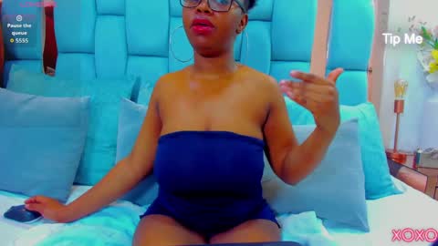 hazel_lanee online show from April 20, 12:02 am