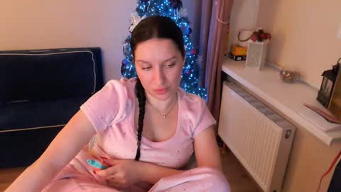 Snapshot of heaven_chloe chatting on January 11, 11:24 pm Heaven girl online show from January 11, 11:24 pm