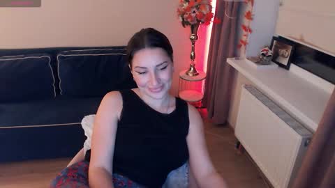 Snapshot of heaven_chloe chatting on October 18, 7:18 pm Heaven girl online show from October 18, 7:18 pm