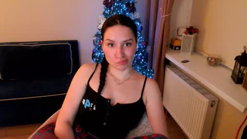Snapshot of heaven_chloe chatting on January 26, 6:48 pm Heaven girl online show from January 26, 6:48 pm