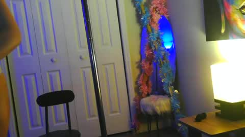 Heavenllyy online show from June 18, 1:55 am