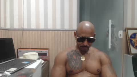 hebertgomes online show from May 10, 6:14 pm