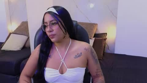 Heilyn  online show from February 11, 4:49 am