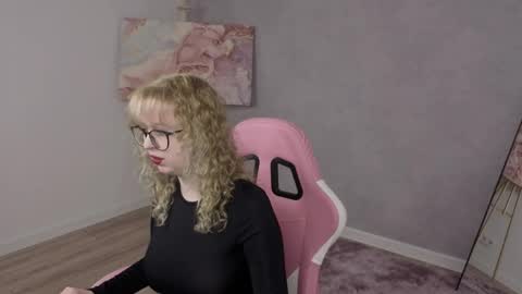 Helen Carson online show from May 21, 4:19 am