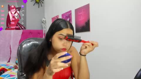 Helen online show from October 25, 7:25 pm