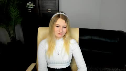 helenastevenson online show from March 4, 7:43 pm