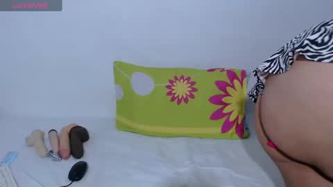 helennamartinez online show from February 9, 6:01 am