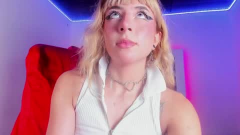 hellen__smith_ online show from April 16, 8:31 pm